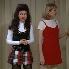 Skirt And Black Tights, Plaid Vest Outfit, Red Plaid Skirt Outfit, White Turtleneck Outfit, Leather Vest Outfit, Nanny Outfit, Fran Fine Outfits, Turtleneck Layering, Plaid Skirt Outfit