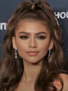 Zendaya Makeup, Natural Prom Makeup, Natural Glam Makeup, Celebrity Makeup Looks, Graduation Makeup, Natural Glam