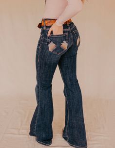 The Paulina Flare by ARIAT Jeans Outfit Country, Bell Bottom Jeans Outfit Country, Bottom Jeans Outfit, Country Fall Outfits, Bell Bottom Jeans Outfit, Country Jeans, Outfit Country, Western Fits, Western Wear Outfits