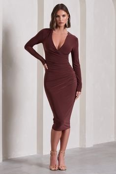 Every wardrobe needs a sculpting staple like Marcia. Crafted in a rich chocolate brown shade of our premium stretch jersey, this bodycon midi features a plunge neckline, gathered waist and long sleeves. For a sophisticated evening look, try styling Marcia with a sleek bun and gold accents. Features - Premium stretch jersey - Bodycon fit - Plunge neckline - Long sleeves- Midi length Sizing & Fit Model is 5'8 and wears UK size 8 / US size 4 Product Information Designed exclusively by Club L London Double layered with good stretch Premium jersey in Chocolate Brown (95% Polyester, 5% Elastane)115cm total length SKU: CL129785106 Plunge Neck Midi Dress, Sleek Bun, Black Dress Prom, Brown Shade, Wardrobe Needs, Black Tie Gala, Party Dress Long Sleeve, Black Sequin Dress, Black Velvet Dress