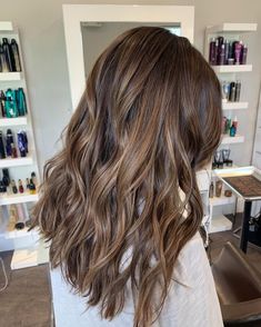 Medium Brown Hair Babylights, Straight Brown Hair With Lowlights And Highlights, Medium Brown Babylights, Bayalage Brunette Medium Hair, Fall Hair Color For Bronde, Medium Brown Dimensional Hair, Bayalage On Light Brown, Cool Toned Brown Highlights, Dark Brown With Honey Highlights