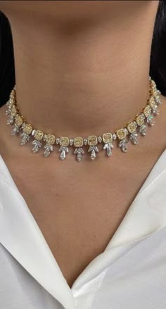 Luxury Necklace Diamonds, Gem Stone Jewelry, Make Outfits, Jewelry Cartier, Bvlgari Jewelry, Expensive Jewelry Luxury, Diamond Necklace Designs, Diamonds Jewelry