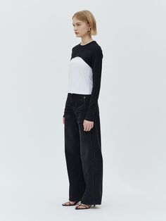 This is a feminine and modern pants by WEARIS that is made out of high quality and sturdy material. With distinctive mood of the design and comfortable wear, you can style it for your comfortable daily outfit.- Leather logo patch on the back waist- Front pockets on the side line- Modern and minimal mood Leather Logo, Daily Outfits, Denim Pants, Patch Logo, Black Pants, High Quality, Pants, Leather, How To Wear