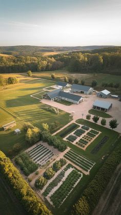 Design the Ultimate 10 Acre Homestead for Sustainable Living Farm Design Ideas, Homestead Layout, Innovative Design Ideas, Orchard Garden, Acre Homestead, Homestead Ideas, Farm Plans, Farm Layout