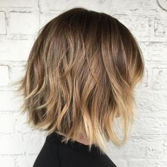 35+ Dirty Blonde Hair Ideas that Look Amazing on Anyone Blonde Angled Bob, Dirty Blonde Hair Color Ideas, Natural Dark Hair, Edgy Bob, Long Hair Highlights, Textured Haircut, Corte Bob, Choppy Bob Hairstyles, Dirty Blonde Hair