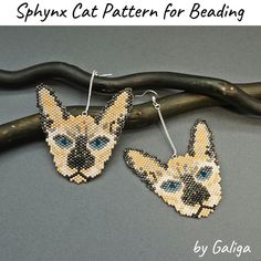 a pair of beaded earrings with a dog's face on it and the words sphyx cat pattern for beading