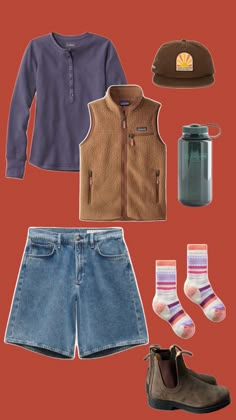 #granolagirl #camping #outfits #fashion #fitcheck #patagonia #parksproject Athletic Granola Outfits, Granola Rainy Day Outfit, Retro Summer Camp Outfits, Alaskan Summer Outfits, Granola Cowgirl Outfits, Granola Girl Capsule Wardrobe, Granola Girl Essentials, Indie Granola Outfits, Granola Outfits Fall