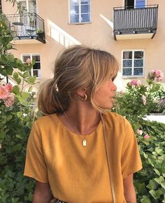 Matilda Djerf Haircut Brown, Bangs And Messy Bun, Scandi Bob Hair, Low Bun Curtain Bangs, Matilda Djerf Bangs, Mathilda Djerf Hair, Matilda Djerf Haircut, Parisian Hair, Matilda Djerf Hair