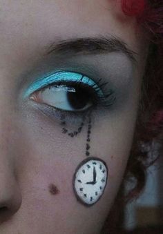 Alice in Wonderland inspired eye makeup Alice Costume, Mad Hatter Party, Alice In Wonderland Costume, Alice In Wonderland Birthday, Wonderland Costumes, Halloween Tattoo