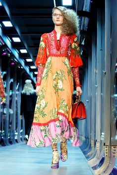 Gucci Fall 2017, Standing Ovation, Casual Day Dresses, Fashion Figures, Couture Designers, Fashion Show Images, Gucci Fashion, Alessandro Michele