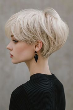 Blonde Hair Pixie Haircut, Celebrities Hairstyles, Perfect Blonde Hair, Pixie Haircut Styles, Bob Haircut Ideas, Pixie Bob Haircut, Long To Short Hair, Gray Hair Cuts