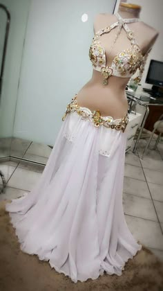 Belly Dancer Outfits, Belly Dance Outfit, Dancers Outfit, Belly Dance Costume, Dress Drawing, Boho Chic Outfits, Fairytale Dress, Fantasy Dress, Dance Costume