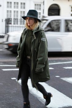 military jacket Parka Outfit, Fashion Me Now, Estilo Hipster, Looks Street Style, Mode Inspo, Street Style Inspiration, Moda Vintage, 인물 사진, 가을 패션