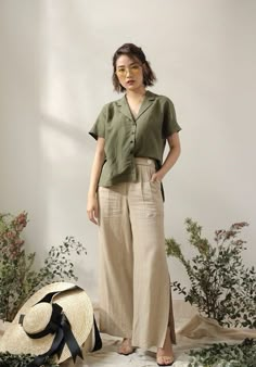 Linen pants summer style
Linen fabric
Linen pants summer Natural Pants Outfit, Linen On Linen Outfit, Linen Korean Style, Outfits With Linen Trousers, Ivory Linen Pants Outfit, How To Style Baggy Linen Pants, Scandinavian Clothing Style Summer, Minimalist Female Fashion, Business Casual Linen Pants