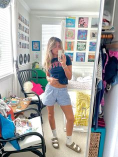 Back To School Outfits With Birkenstocks, Green Athletic Shorts Outfit, Aesthetic Birkenstock Outfit, Summer Fits With Sandals, Summer Outfit Inspo Comfy, Preppy Birkenstock Outfit, Outfits With Burkin Stocks, Birkenstocks With Sweatpants, Birk Outfits Summer