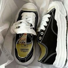 Never Worn Brand New Replica Sneakers, Pretty Sneakers, Trendy Shoes Sneakers, Pretty Shoes Sneakers, Shoes Outfit Fashion, Replica Shoes, Nike Air Shoes, Cute Nike Shoes, Fresh Shoes