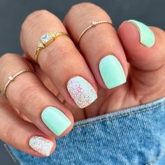 Beach Dipped Nails, Fun Sns Nails, Shellac Nail Designs Summer, Dip Nail Trends 2024, Bright Dipped Nails Ideas, Bahama Nails Beach, June Manicure Ideas, Beach Sns Nails, Summer Dip Manicure