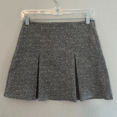 Nwt Abercrombie Kid's Fitted Pleated Gray Skirt Size Xl (Kids) Xs (Womens). 83% Cotton, 15% Polyester, And 2% Elastane. Pleated Pull-On Style Of Skirt. Fitted. Stretchy Material. Elastic Band Around Waist. Perfect Golfing Skirt For The Country Club Or Out With Friends. Based On Below Measurements, Will Fit A Women's Xs. Measurements Are Approximate Why Lying Flat: 13" Waist X 14 1/2" Top Of Waist To Bottom Of Hem. Fantastic N|Wt Condition! No Flaws, Fading, Tearing, Pilling, Or Stains To Note! C Winter Skort For School, Winter School Skort, Winter Preppy Fitted Skort, Winter School Pleated Skirt Fitted, Winter School Pleated Fitted Skirt, Preppy Mini Skirt For Winter School Season, Winter School Skort With Lined Skirt, Winter School Fitted Skort, Winter School Skort In Mini Length