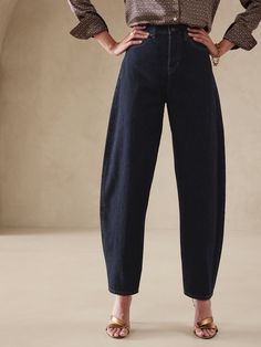 Almost a denim trouser, this high-rise barrel-leg jean is casual enough for archived t-shirts longing for a place in the sun.  Ours has a freeing shape that pairs equally well with more elevated sweater designs.  BARREL LEG: Also known as Balloon Leg Barrel Trousers Outfit, Barrel Leg Jeans Outfit, Wide Leg Black Jeans Outfit, Trousers Outfit Work, Kim Style, Barrel Leg Jeans, Wide Leg Black Jeans, Sweater Designs, A Place In The Sun