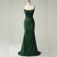 Stunning!!!! Beautiful Beaded Dress With Sparkly Details And A Slight Train. Spaghetti Straps Crisscross Back Ruching Below Waist 100% Polyester Prom Dress Dark Green, Forest Green Prom Dress, Slytherin Dress, Prom Dress Dark, Dark Green Prom Dress, Green Prom Dress Long, Strap Prom Dress, Forest Green Bridesmaid Dresses, Quinceanera Themes Dresses