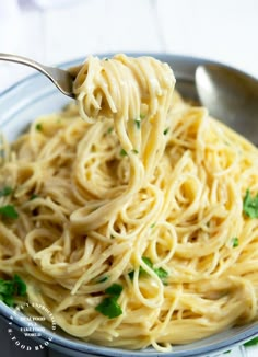 a spoon full of pasta with parmesan garlic noodles in it and the title overlay reads, parmesan garlic noodles