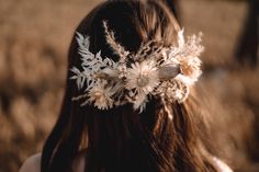 🌿Bohemian bridal headpiece🌿 Size - 20 x 10 cm  Options: *Hair comb  *Bridal bouquet  *Boutonniere  When ordering, please note that all accessories are made by hand, and the production time for this particular accessory can be 5-7 days.  Let us know the date of your wedding so that the order can arrive on time. DELIVERY:  Canada: 4-6 weeks Latvia: 1-5 business days United States: 5-12 days USPS service. Europe: 2-4 weeks ❗️Order processing time, accessories production 5-7 days❗️ Nature in me (V Boho Flower Hair Piece, Dried Flower Hair Piece, Boho Floral Hair Piece, Bohemian Bridal Headpiece, Dried Flowers Hair Comb, Bridal Hair Pieces Boho, Dried Floral Hair Comb, Boho Headpiece, Flower Hair Pieces