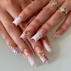 Pink White And Gold Nails, Pink Heart Nails, White And Gold Nails, Heart Nail Designs, Fake Nails Designs, Hard Nails, Heart Nail, Glamour Nails, Colored Acrylic Nails