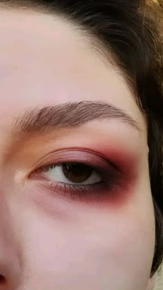 #androgynous #eyeshadow #smokey Brown Red Eyeshadow, Makeup Inspo Smokey Eye, Emo Makeup Masculine, Grunge Makeup Masculine, Sick Eye Makeup, 80s Alternative Makeup, Colorguard Makeup Looks, Masculine Alt Makeup, Colorful Makeup Looks Eyeshadows