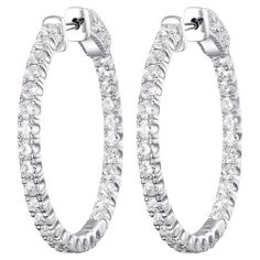 These elegant hoop earrings are crafted from 18K yellow gold, offering a classic and warm aesthetic. Each earring is embellished with a generous array of diamonds, totaling 2.13 carats, that encircle the hoop in a continuous loop of radiance. The diamonds catch and reflect light from every angle, providing a stunning sparkle that is both luxurious and tasteful. The white gold setting complements the brilliance of the diamonds, adding a rich depth to the overall appearance of the earrings. These Earring Video, Modern Hoop Earrings, Warm Aesthetic, Gold Diamond Hoop Earrings, White Gold Hoops, Hoop Earring Sets, Radiant Diamond, Casual Accessories, Diamond Hoop Earrings