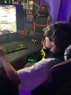 Gamer Boy Aesthetics, Gamer Boys Aesthetic, Gamer Boyfriend, Gamer Boys, Play Computer Games, Gamer Boy, Aesthetic Boy, Cute Games, Boys Playing