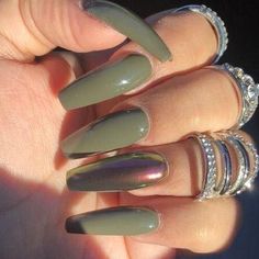 Nails And Rings, Dark Green Nails, Nails Trend, Nagellack Trends, Green Nail Designs, Green Nail, Fall Acrylic Nails, Fall Nail Art, Acrylic Nails Coffin