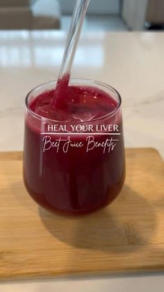 Beet Juice Benefits, Liver Detox Juice, Beet Juice Recipe, Juice Healthy, Healthy Juicer Recipes, Juice Benefits, Healthy Juice Drinks, Vitamin And Mineral, Food Health Benefits