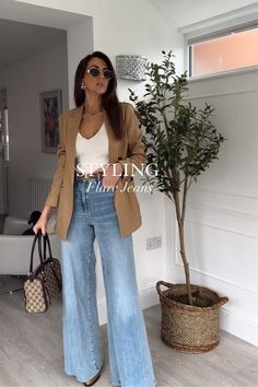 Tan Blazer Outfits Women Street Styles, Blazer Jean Outfits Women, How To Dress Up Casual Outfits, Spain Work Outfits, Twill Blazer Outfit, Tan Blazer And Jeans Outfit, Jean Blazer Outfits For Women, Fall Blazer Outfits For Women Casual, Blazer With Flare Jeans