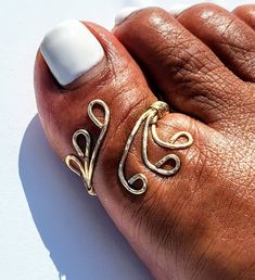 Adjustable Gold Wire big Toe Ring Toe rings have been worn for centuries in many cultures and traditions. In some cultures, toe rings have a specific cultural or religious significance, while in others they are simply worn as a fashionable accessory. Toe ring worn on Big left toe in picture. Adjustable Please note this toe ring is suggested to be worn on the Big Toe. Toe rings sizes are typically 1-7. The most average toe sizes for women are 3-5; men most common wear 5-6 Handmade Materials: Gold Jewelry Wire Made to Order Spiritual Metal Toe Ring Jewelry, Unique Metal Toe Ring Jewelry, Handmade Gold Toe Ring, Bohemian Gold Toe Ring, Handmade Gold Open Toe Rings, Bohemian Nickel-free Toe Midi Rings, Bohemian Midi Rings Nickel Free, Unique Gold Toe Rings As Gifts, Gold Toe Ring With Unique Design