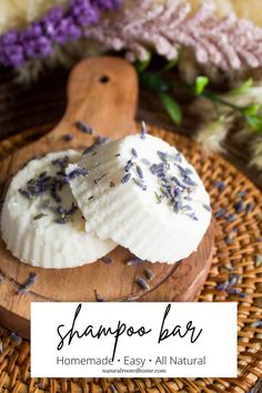 Homemade Shampoo Bar Recipe with Beeswax Home Made Shampoo, Beeswax Recipes, Homemade Shampoo Bar, Homemade Natural Shampoo, Homemade Lotion Recipe, Bath Soak Recipe, Shampoo Bar Recipe