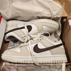 Nike Dunk Low Summit White/Baroque Brown Blanc Sommet/Burn Baroque Light Brown Nike Shoes, Beige Nike Dunks, White Nails Minimalist, Pear Nails, Nike Dunks Purple, Nail Inspo Hailey Bieber, Dunks Purple, Low Nike Dunks, Nike Dunk Outfit