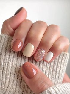 fall nails: nude tones Engagement Nails Inspiration, Summer To Fall Transition Nail Colors, Novemember Nails, June Nails, Mani Ideas, 2023 Nails, Fall Gel Nails, Simple Gel Nails, Casual Nails