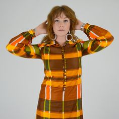 "Stunning 1970's plaid maxi dress! Made in a bold Autumn toned plaid pattern. Made in a super soft cotton material. The cotton has a pretty sheen to it, much like a polished cotton. Pointed collar, button down bodice / collar. Balloon sleeves with buttons at cuffs. Unlined. ♥♥ Fits Like: XS - Small TAG: -- BRAND: -- Excellent Vintage Condition: ♥ MEASUREMENTS; Bust: 33\" Waist: 31\" Hips: 40\" Length: 54.5\" Shoulder seam to seam: 14\" Underarm seam: 18.5\" Measurements of Model: Bust: 35\" Wais Retro Plaid Mini Dress, Fitted Retro Plaid Dress For Fall, Plaid Maxi Dress, Of Model, Vintage Store, Balloon Sleeves, Colorful Fashion, Plaid Pattern, Dresses Xs