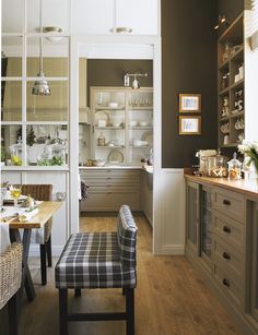 the kitchen is clean and ready to be used for dinner parties or as a place setting