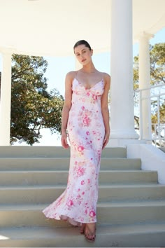 The Vivienne Maxi Dress is a stunning, full-length dress in soft floral print, designed to accentuate your silhouette with a form-fitting bodice and a relaxed flow towards the hem. The dress features a plunging neckline and delicate spaghetti straps that crisscross in the back for an elegant, yet flirty look. Ideal for summer weddings, date nights, or vacation evenings. LS254 Spring Wedding Guest, Spring Wedding Guest Dress, The Vivienne, Essential Dress, White Dress Party, Date Nights, Full Length Dress, Grad Dresses, Dress Inspo