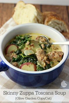 Skinny Zuppa Toscana Soup | Renee's Kitchen Adventures: A lighter version of the Olive Garden original Zuppa Toscana Soup Olive Garden, Zuppa Toscana Soup, Tuscan Soup, Toscana Soup, Soup Easy, Olive Garden, Low Fat Recipes, Homemade Soup, Ww Recipes