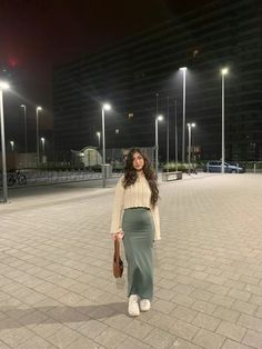 Knock Knees Fashion Outfits, Modest Outfits Apostolic, Skirt Modest Outfits, Skirt And Shirt Outfits, Casual Apostolic Outfits, School Outfits Latina, Fall Outfits Aesthetic Casual, Latina Christmas, Christmas Outfits Aesthetic