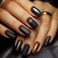 Black And Gold Nails Matte, Black Matte Nails With Gold Design, Nails With Tape Design, Black Nails Matte Design, Long Nails Nail Art, Matte Black With Gold Nails, Black Nails With Gold Stripe, Black And Gold Geometric Nails, Gold With Black Nails