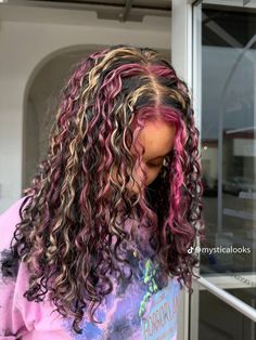 Hair Styles Dyed Ideas, Fall Highlights Curly Hair, Curly Hair Rainbow Highlights, Multi Colored Hair Black Women, Multi Colored Dyed Hair, Curly Dyed Highlights, Curly Hair Fun Color Ideas, Oil Spill Hair Curly, Pink Money Piece Curly Hair