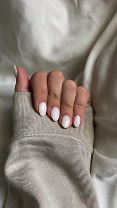 Sns Nails 2023 Trends, Cute Short Acrylic Nails Almond Winter, Square White Short Nails, Engagement Nails Short Almond, Short Acrilyc Nail Ideas Almond, Fall Short Oval Nails, Funny Bunny Round Nails, Short Nails On Short Nail Bed, White Dip Powder Nails Almond