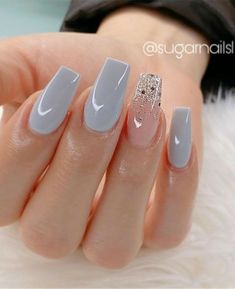 Aprenda a decorar unhas Saiba o quanto é simples e prática a técnica revolucionária que tem feito Muitas mulheres obterem resultados incríveis logo na primeira semana! #unhas bonitas #unhas decoradas #unhas de gel #unhas elegantes #unhas decoradas faceis #unhas decoradas curtas #ideia unhas simples #inspiração unhas curtas decoradas Silver Nail, Nail Swag, White Nail, Acrylic Nails Coffin Short