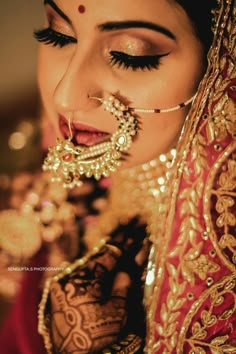 Nose Jewels, Eastern Makeup, Durga Kali, Tikka Jewelry, Bridal Photography Poses, Asian Jewelry, Body Modification, Beautiful Dresses Short