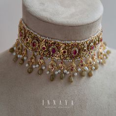 Jadau Necklace Choker, Gold Necklace Arabic Design, Jadau Set Designs, Jadau Sets Indian Jewelry, Choker Necklace Designs In Gold, Jewelry Design Necklace Choker, Jadau Jewellery Traditional, Latest Gold Set Designs, Jwellery Design Indian Jewelry Necklace