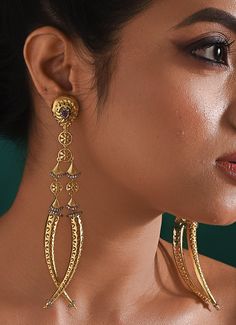 Gold Plated Long Statement Earrings Zaza By Somya - Fabilicious Fashion How To Style Jewelry, Luxury Winter Outfits, Old Money Fall Outfit, Old Money Capsule Wardrobe, Outfits On A Budget, Old Money Fall, Vintage Opulence, Bold Statement Jewelry, Feminine Jewelry