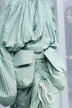 // Marni - S/S 2017 Clothing Details, Pleated Fabric, Spring Summer 2017, Mode Vintage, Fashion 2017, Fashion Mode, Spring 2017, Fashion Details, Runway Fashion